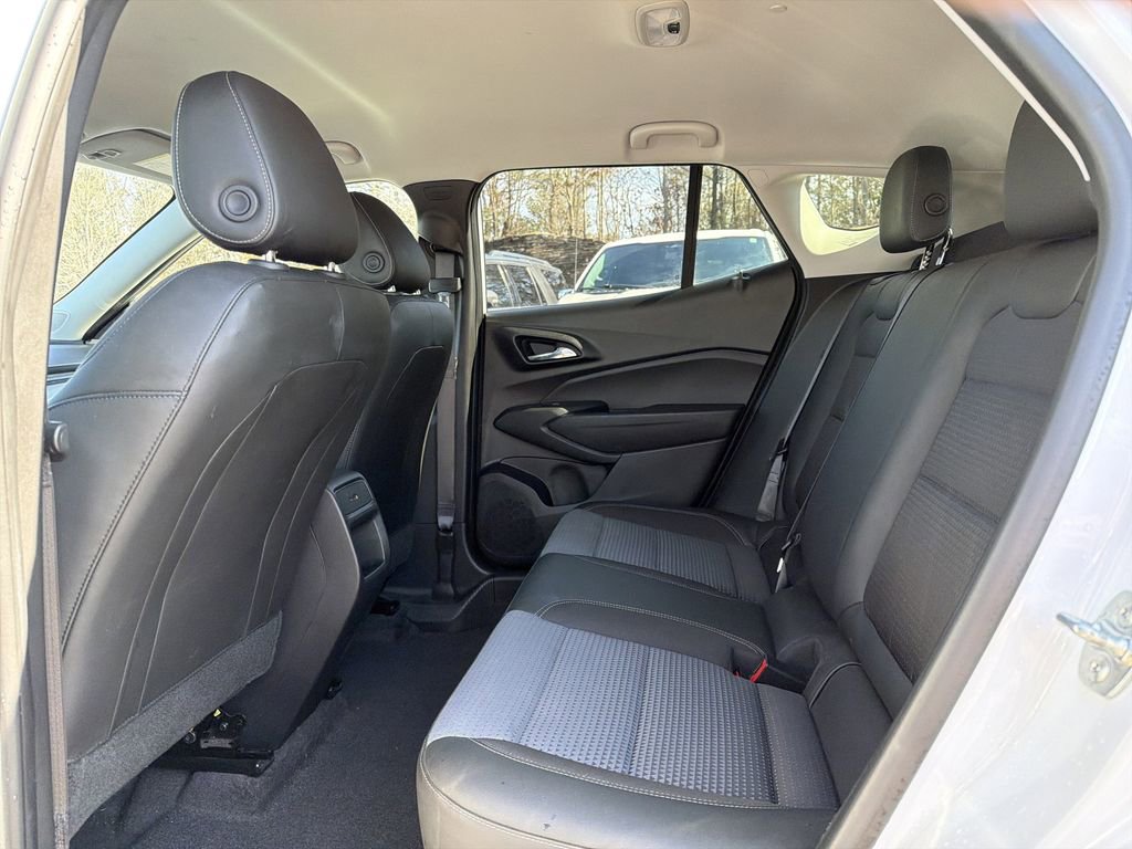 Used 2025 Chevrolet Trax LT image 14
