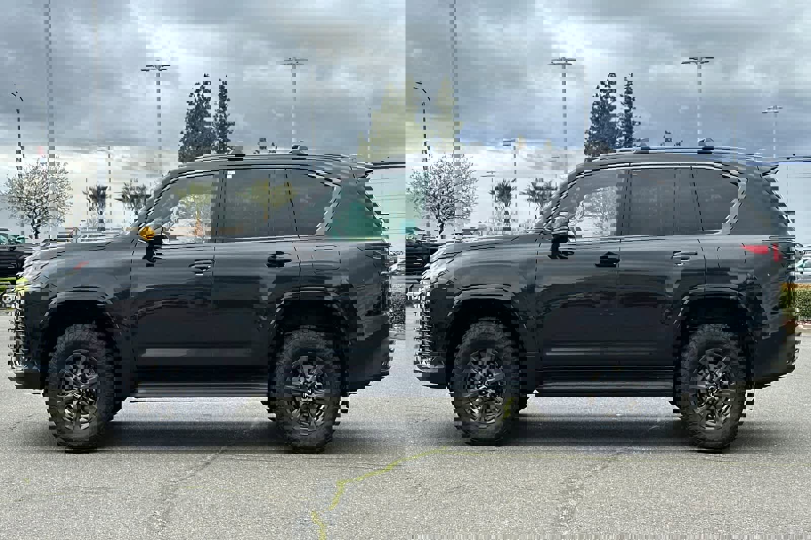 New 2025 Lexus LX 700h Overtrail image 9