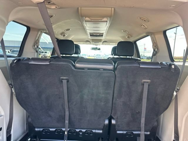 Used 2015 Chrysler Town & Country Touring FWD image 23