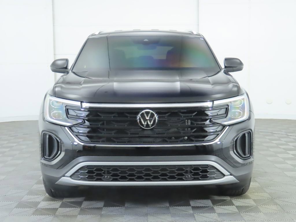 Used 2025 Volkswagen Atlas Cross Sport SE image 2