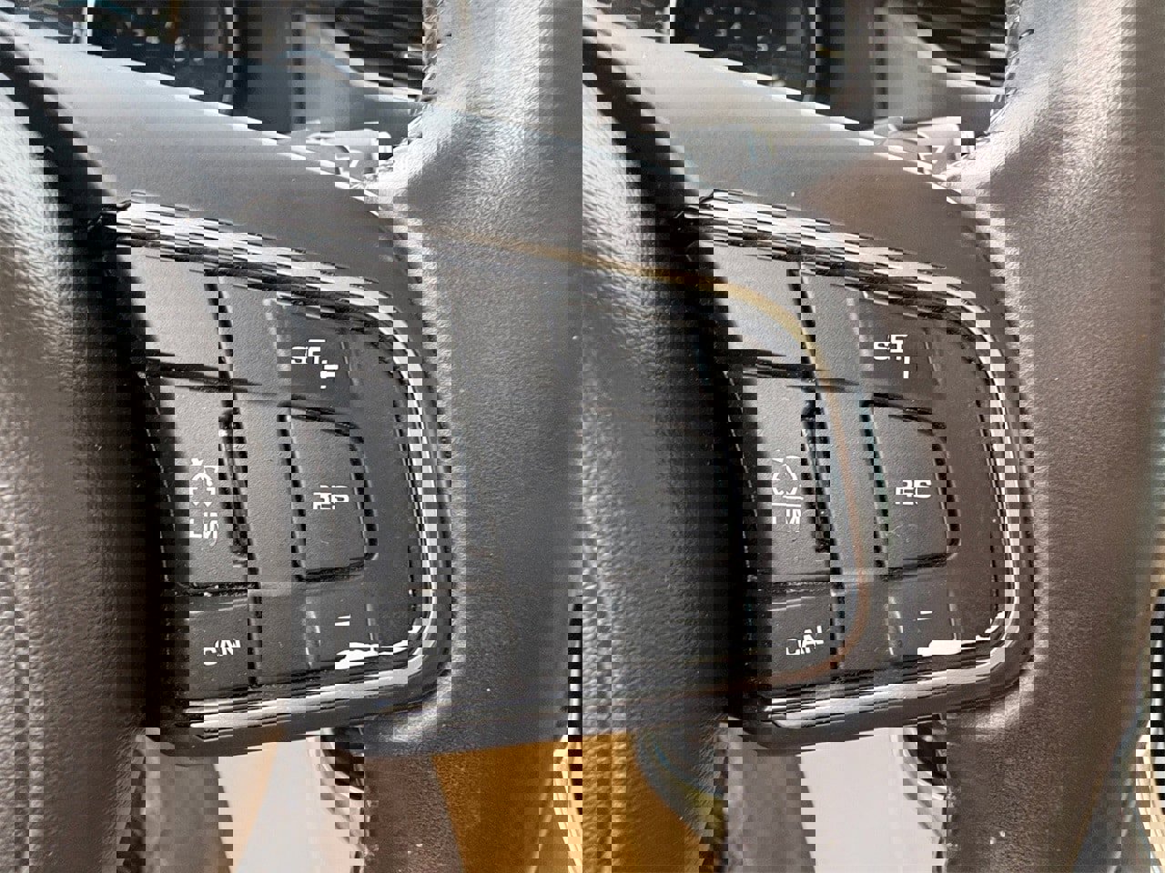 Used 2017 Jaguar XF Premium image 28