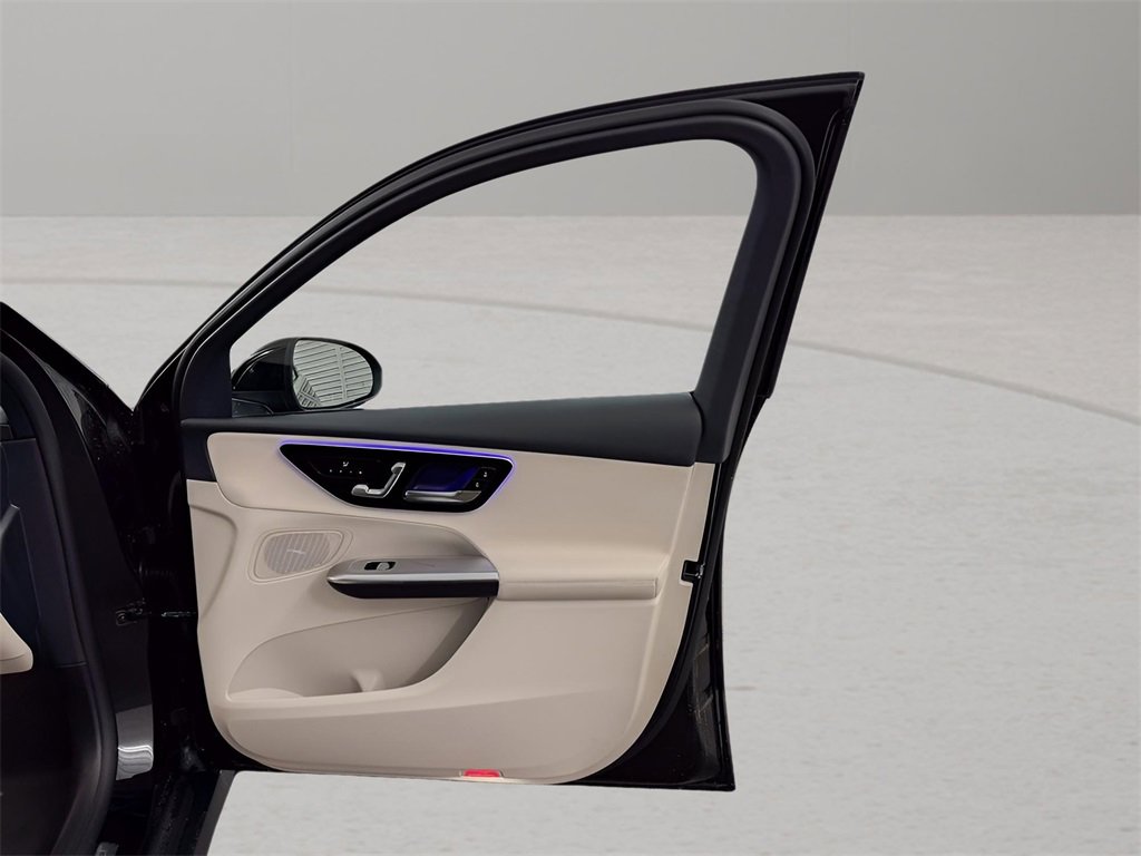 Used 2025 Mercedes-Benz GLC 300 image 30