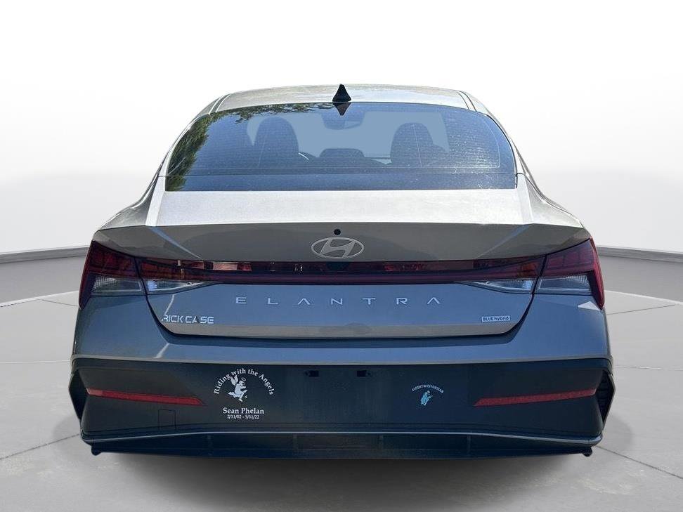 Used 2025 Hyundai Elantra Hybrid FWD image 7