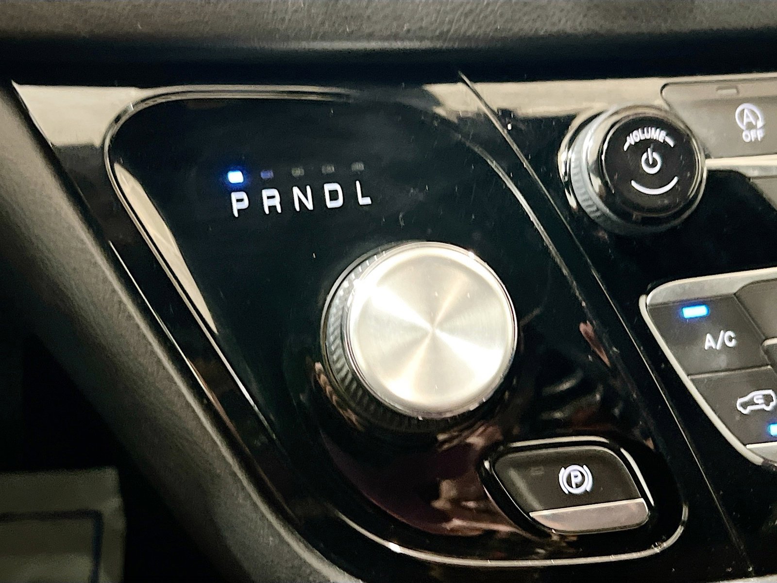 Used 2020 Chrysler Pacifica Touring w/ S Appearance Package image 9