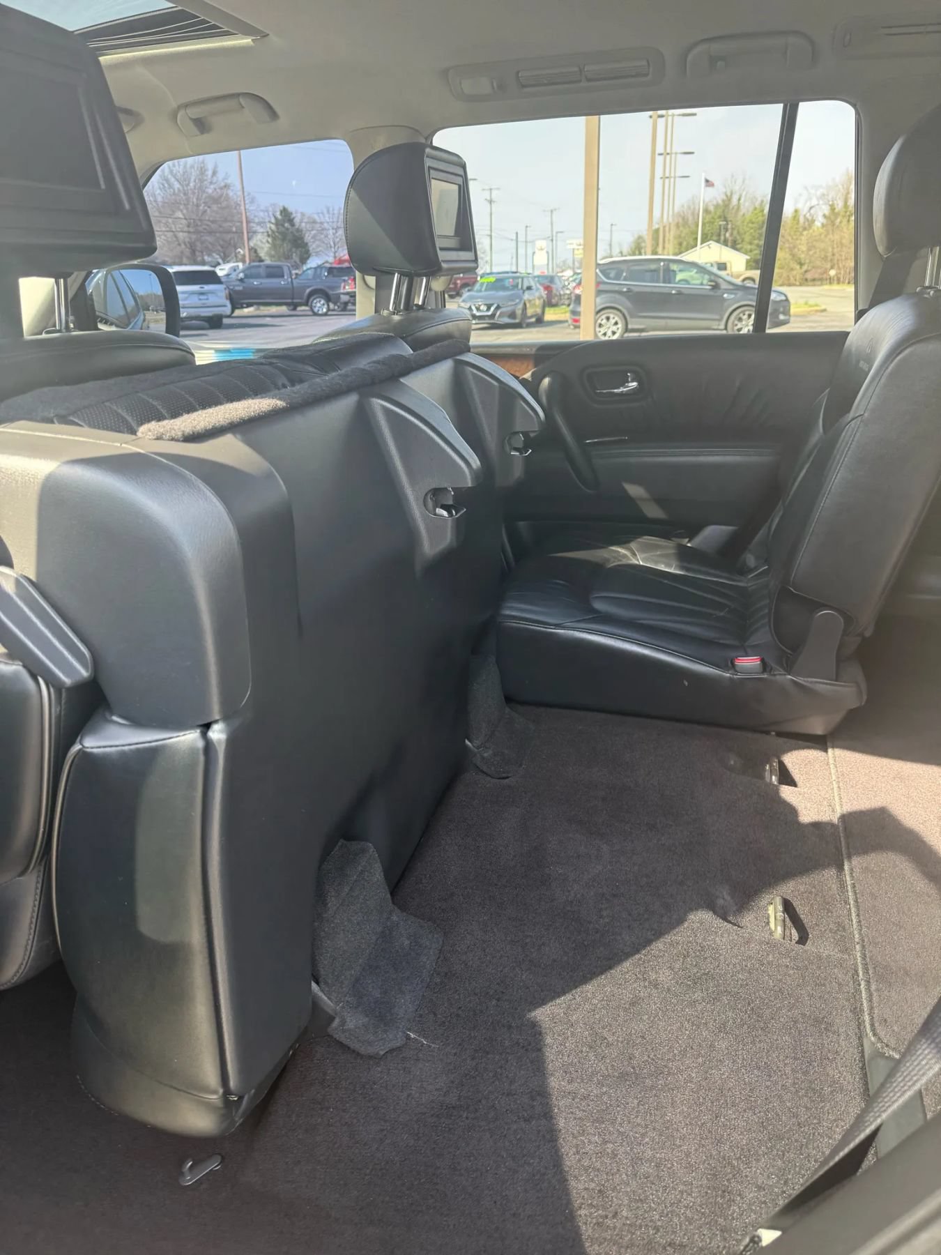 Used 2012 INFINITI QX56 4WD w/ Deluxe Touring Pkg image 38
