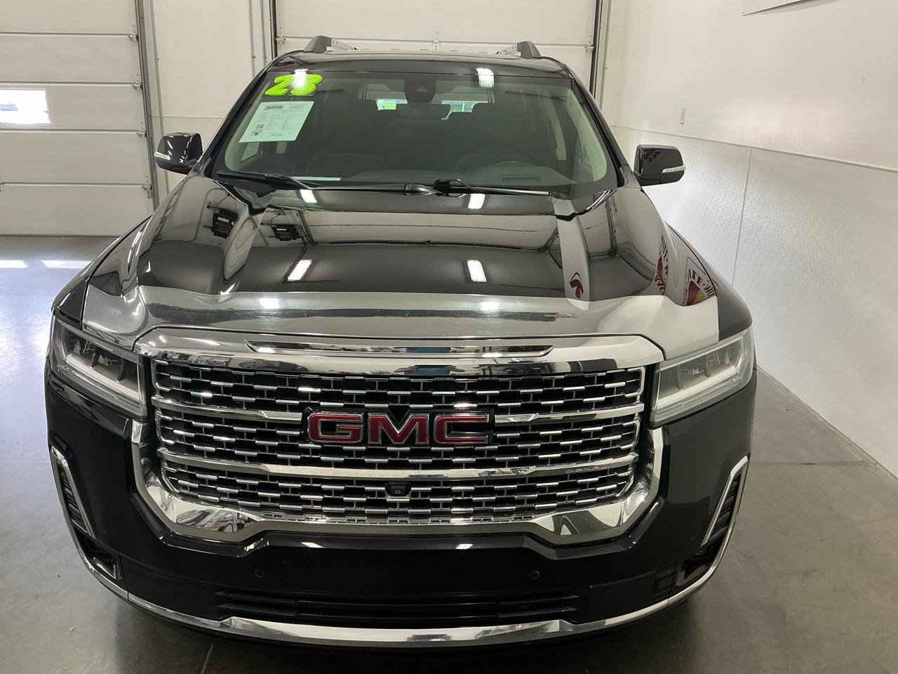 Used 2023 GMC Acadia Denali w/ Black Diamond Edition AWD/4WD image 8