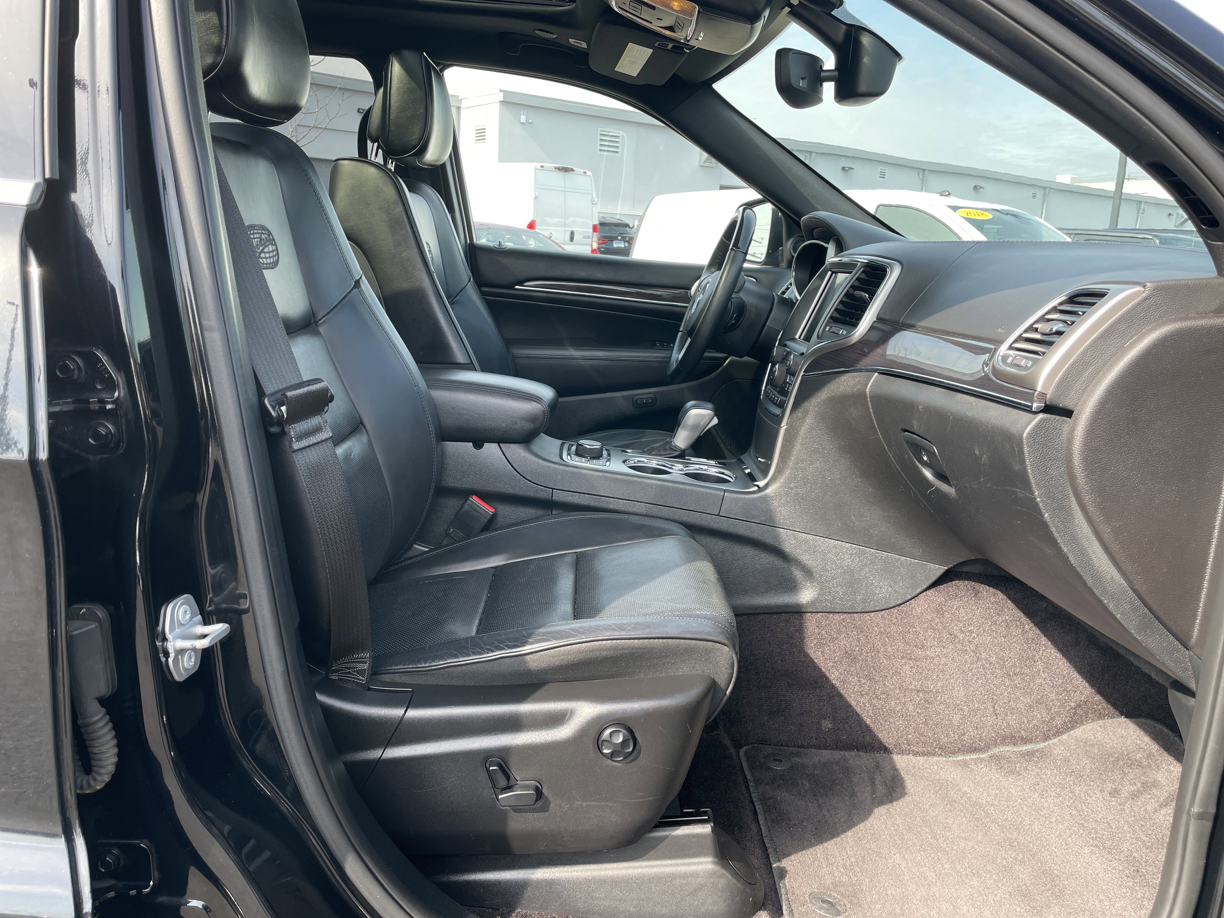 Used 2018 Jeep Grand Cherokee Overland image 13