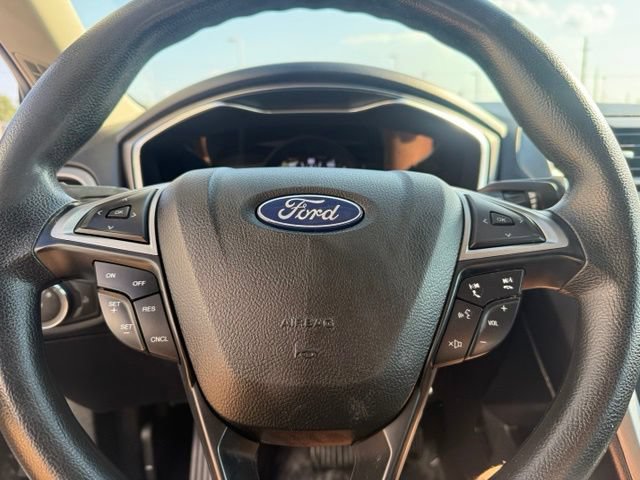 Used 2020 Ford Fusion SE FWD image 16
