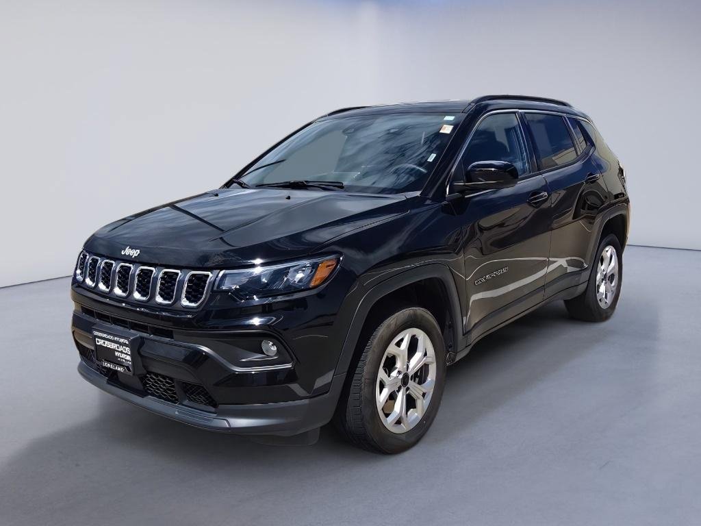 Used 2025 Jeep Compass Latitude w/ Sun & Sound Group AWD/4WD video 1