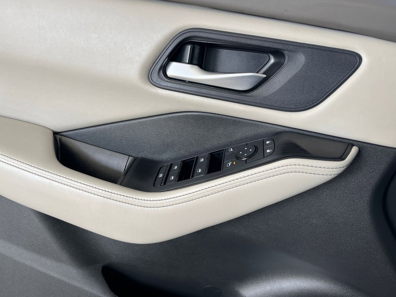 Used 2025 Nissan Rogue SV AWD/4WD image 18