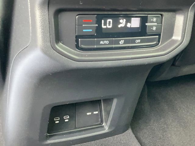 Used 2025 Volkswagen Atlas SE AWD/4WD image 16