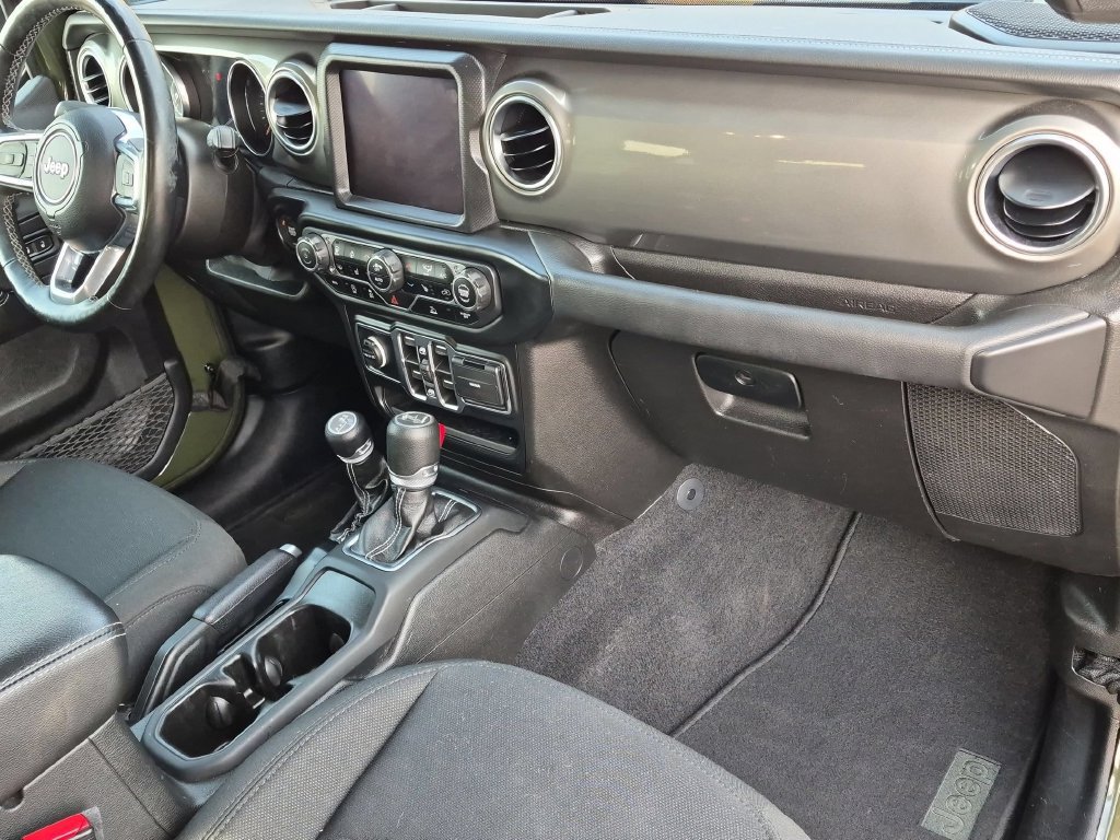 Used 2021 Jeep Wrangler Unlimited Sahara w/ Uconnect 4C Nav & Sound Group AWD/4WD image 23