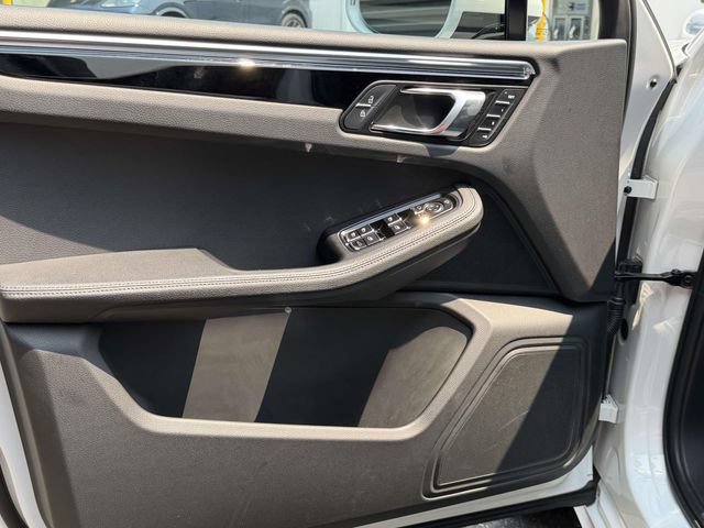 Certified 2023 Porsche Macan S AWD/4WD image 20