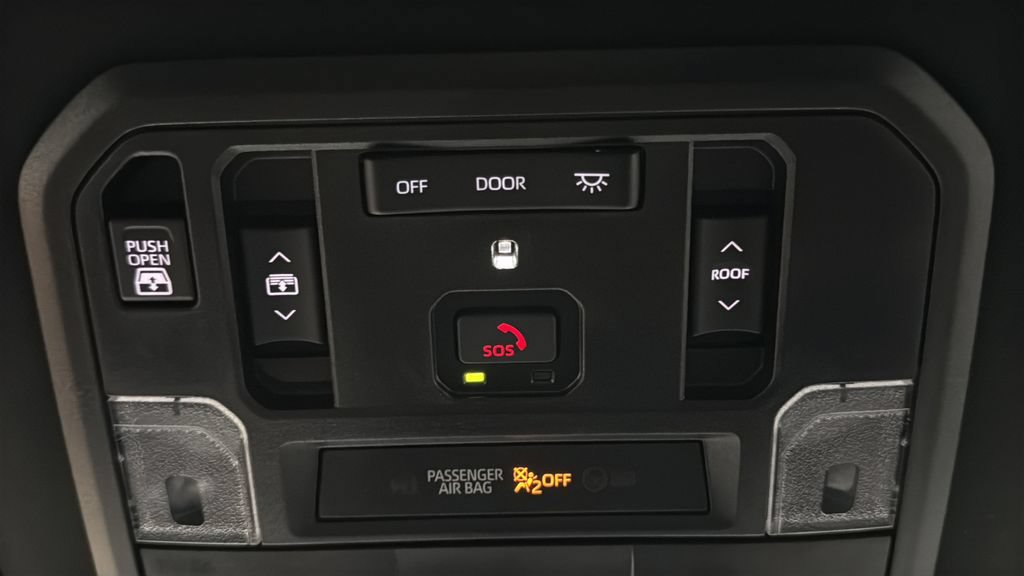 Used 2025 Toyota Tundra Limited AWD/4WD image 31