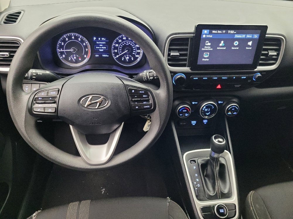 Used 2020 Hyundai Venue SEL image 22