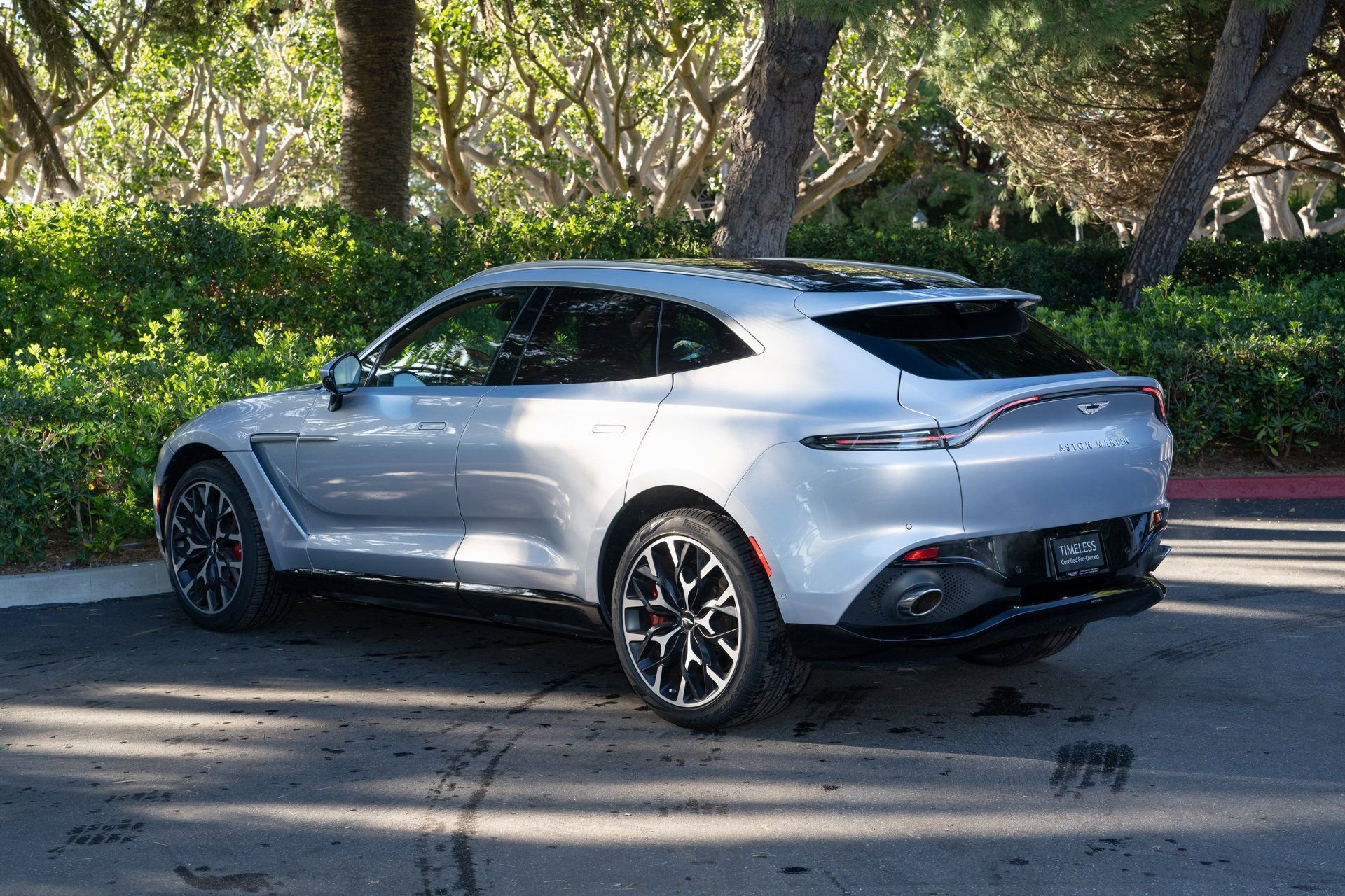 Used 2021 Aston Martin DBX image 4