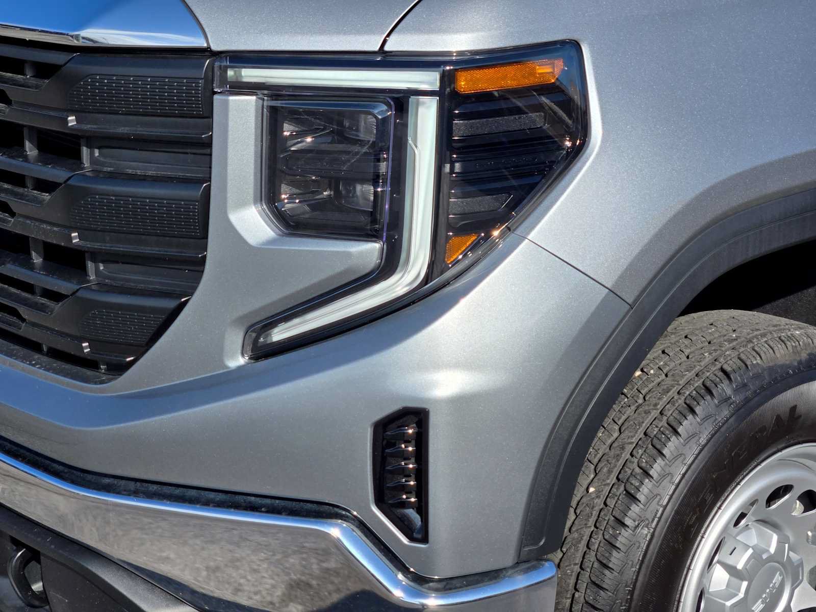 Certified 2025 GMC Sierra 1500 Pro w/ Pro Value Package AWD/4WD image 9