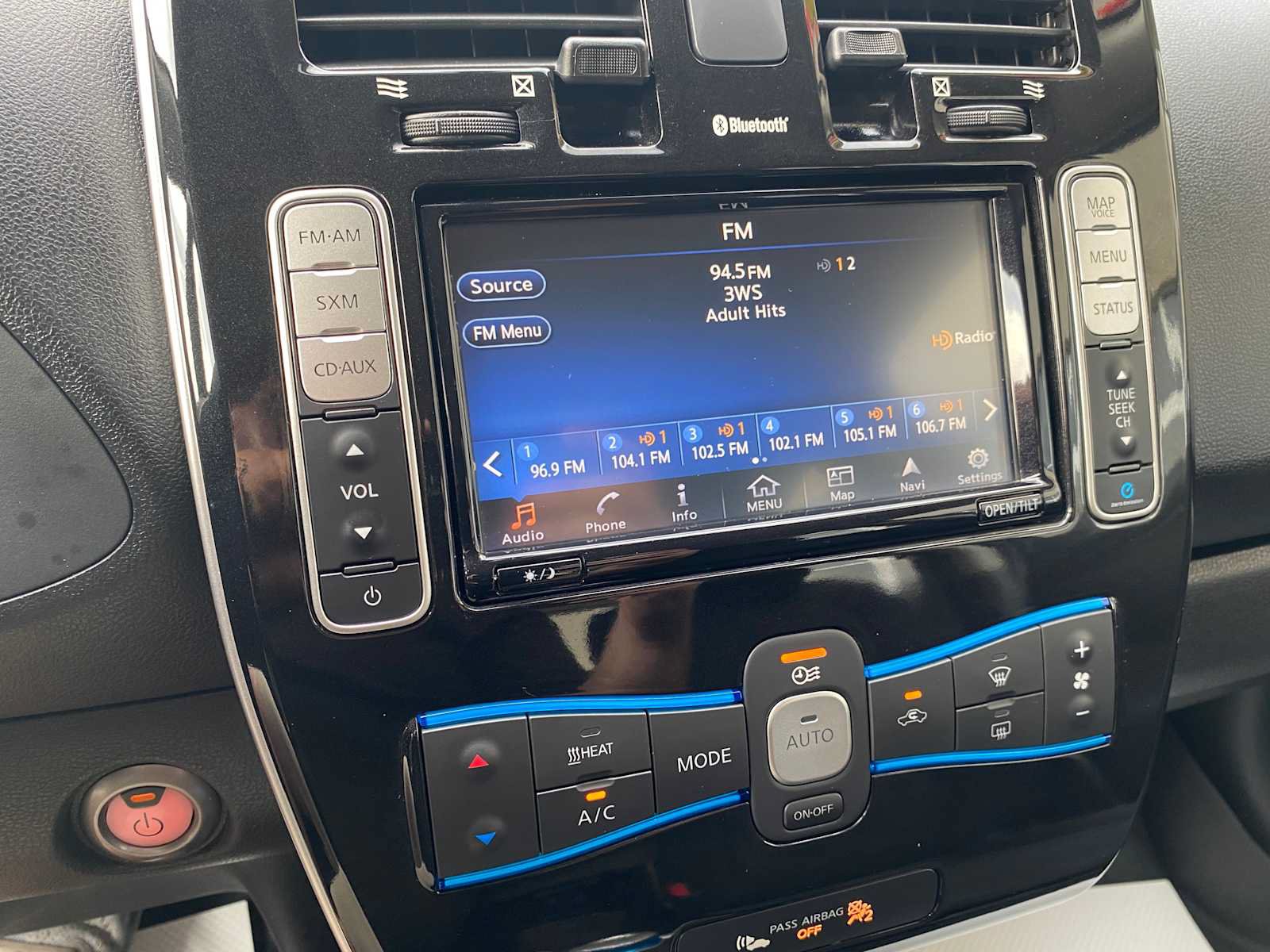 Used 2016 Nissan Leaf SV FWD image 19