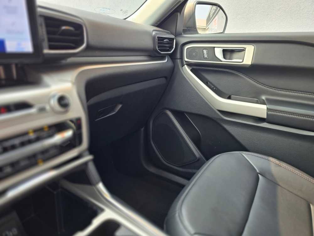 Used 2022 Ford Explorer XLT w/ Equipment Group 202A image 34