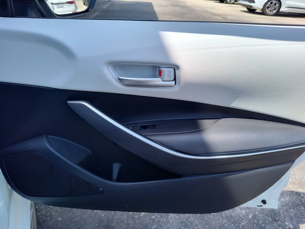 Used 2021 Toyota Corolla SE w/ SE Premium Package FWD image 32