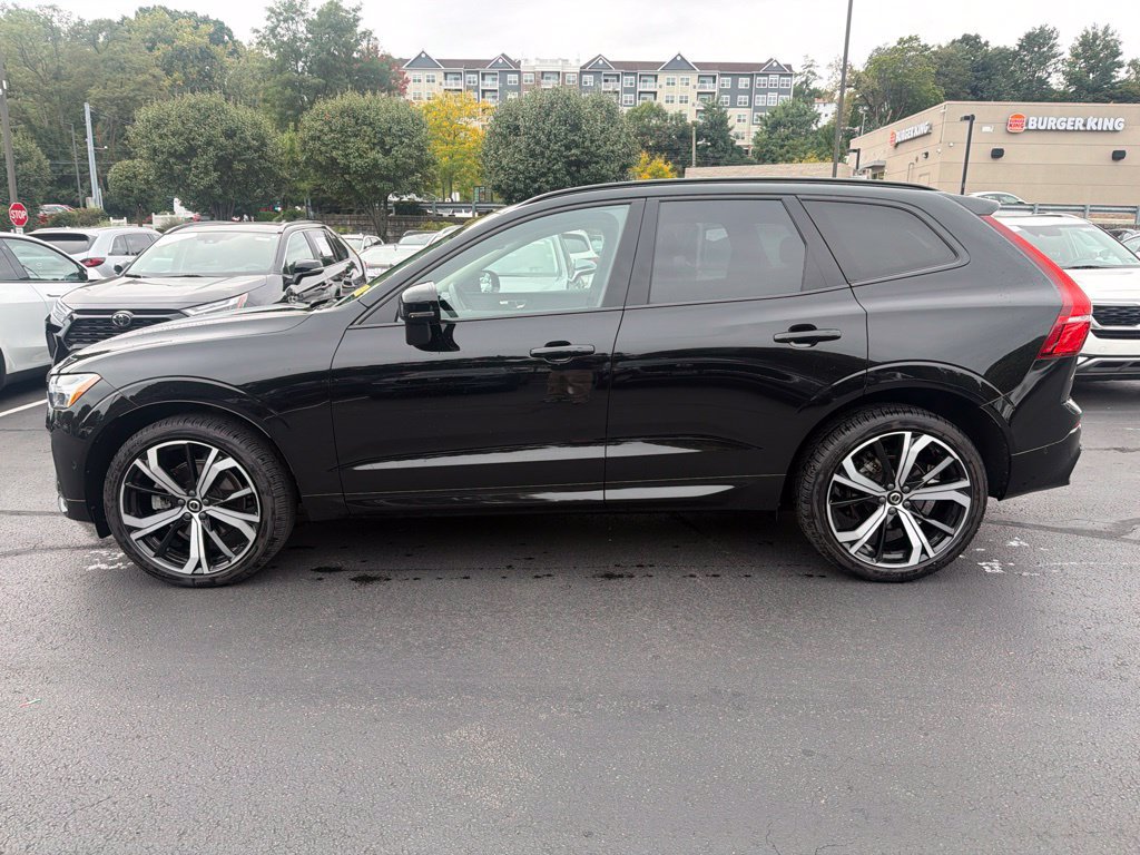 Used 2024 Volvo XC60 B5 Ultimate w/ Protection Package Premier AWD/4WD image 3