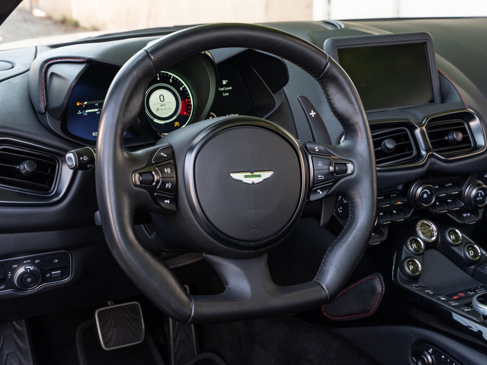 Used 2023 Aston Martin V8 Vantage Roadster RWD image 10