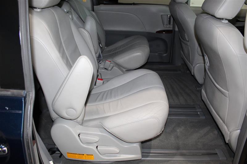 Used 2012 Toyota Sienna XLE FWD image 20