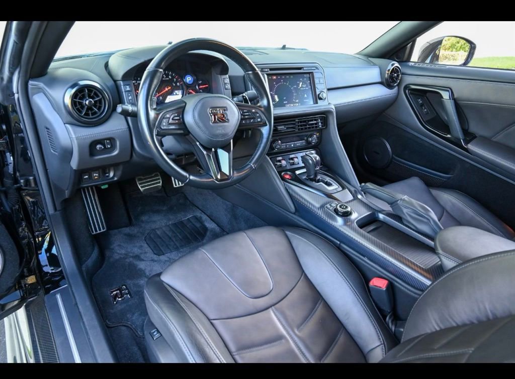 Used 2019 Nissan GT-R Premium w/ Premium Interior Package image 8