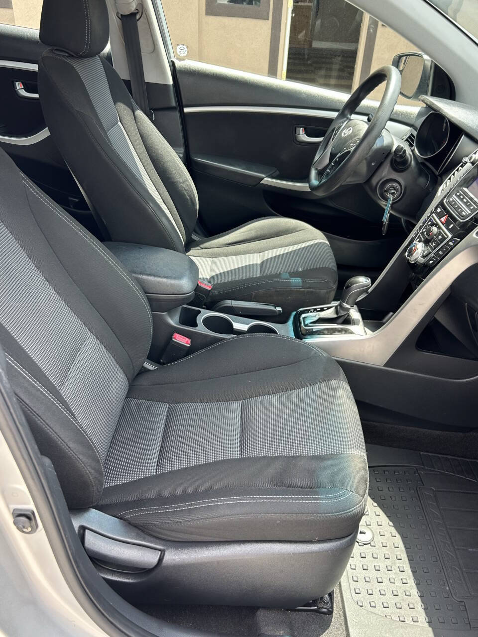 Used 2015 Hyundai Elantra GT FWD image 14