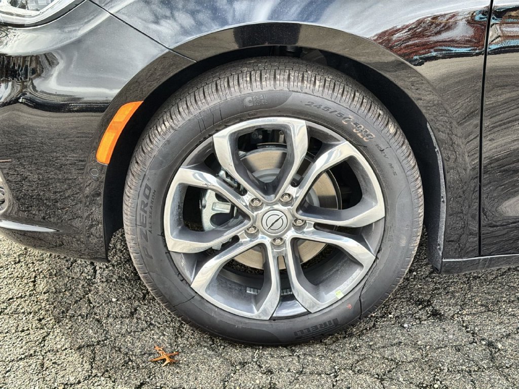 Used 2026 Chrysler Pacifica Pinnacle FWD image 12