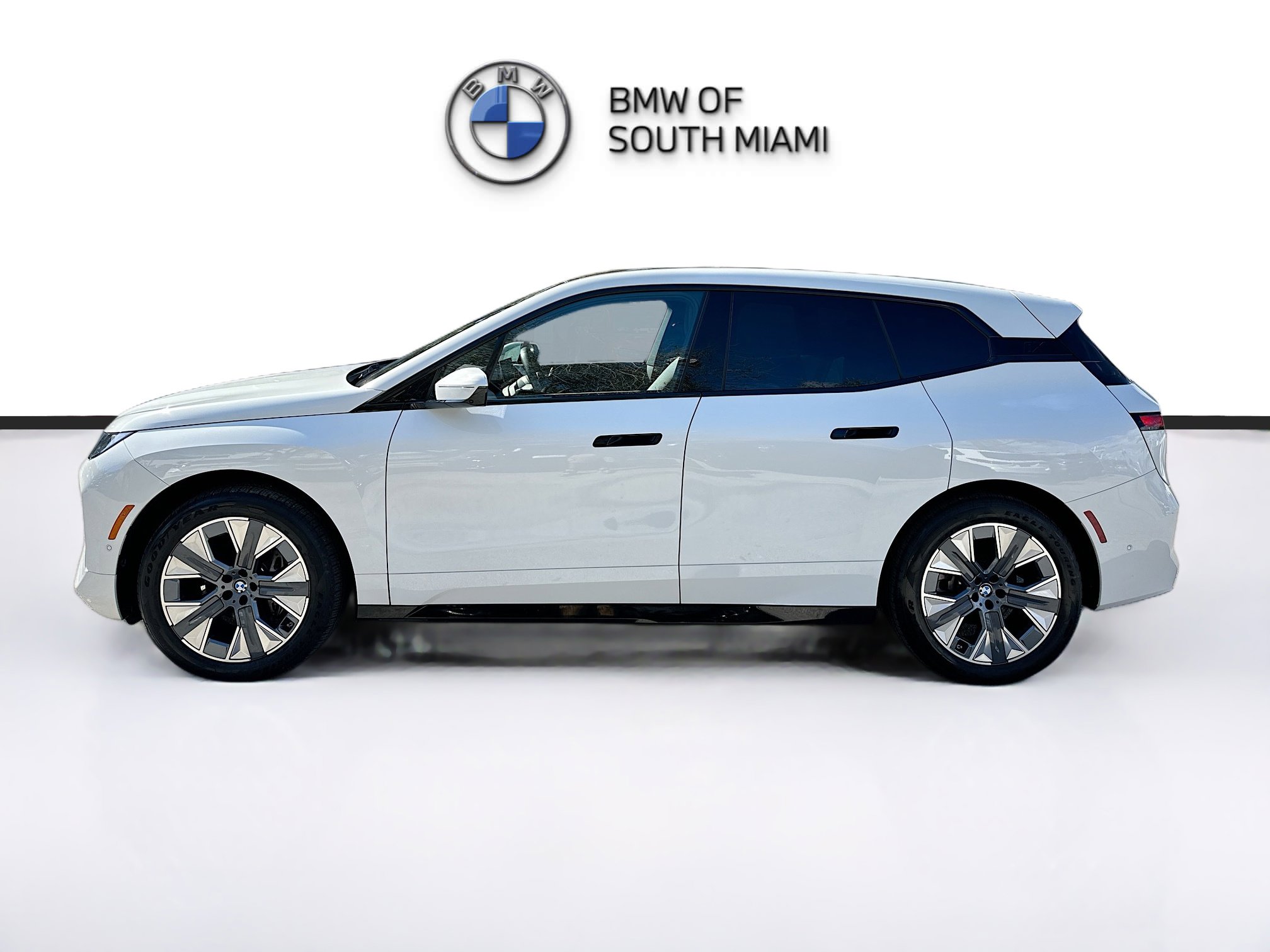 Used 2026 BMW iX xDrive60 image 4