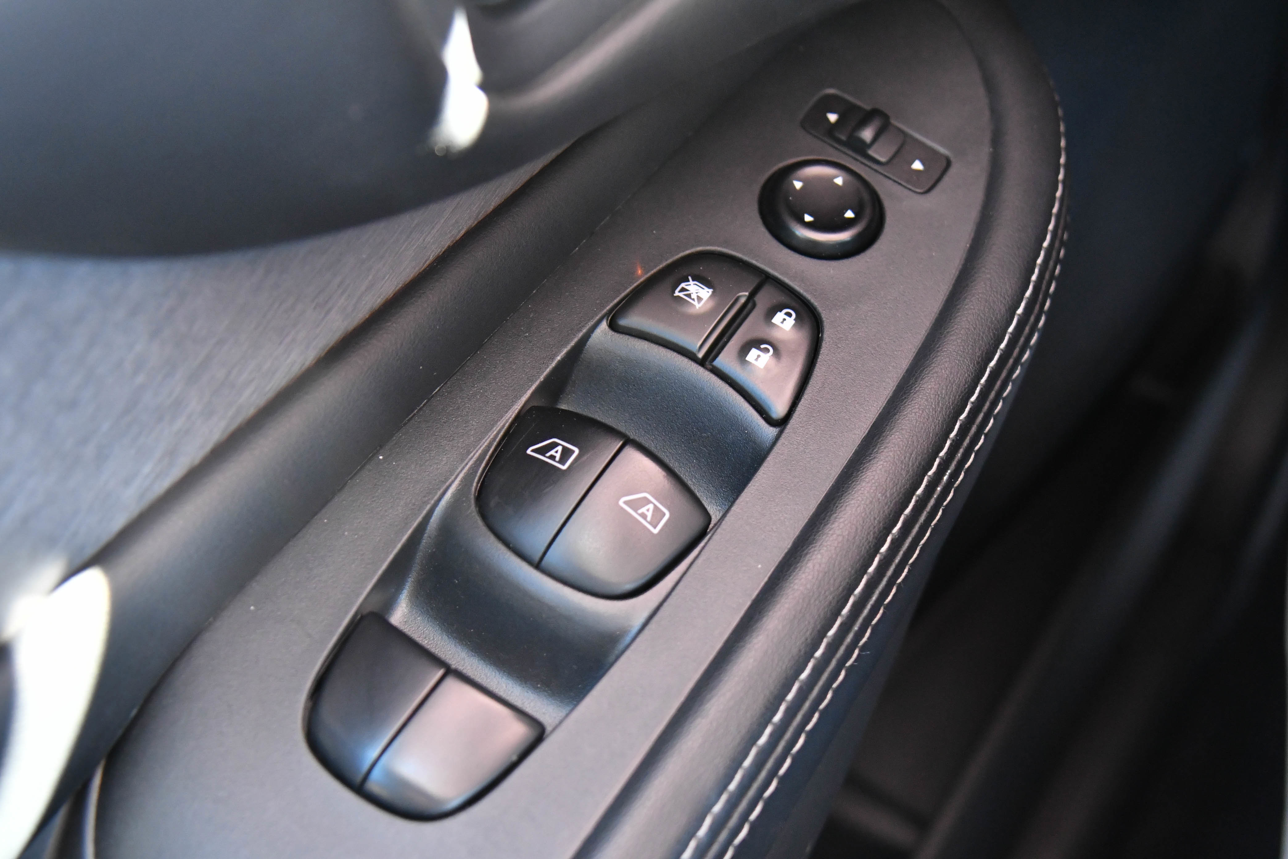 Used 2023 Nissan Murano SV image 32