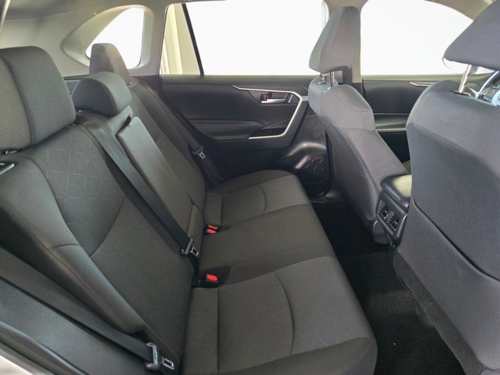 Used 2025 Toyota RAV4 XLE AWD/4WD image 38