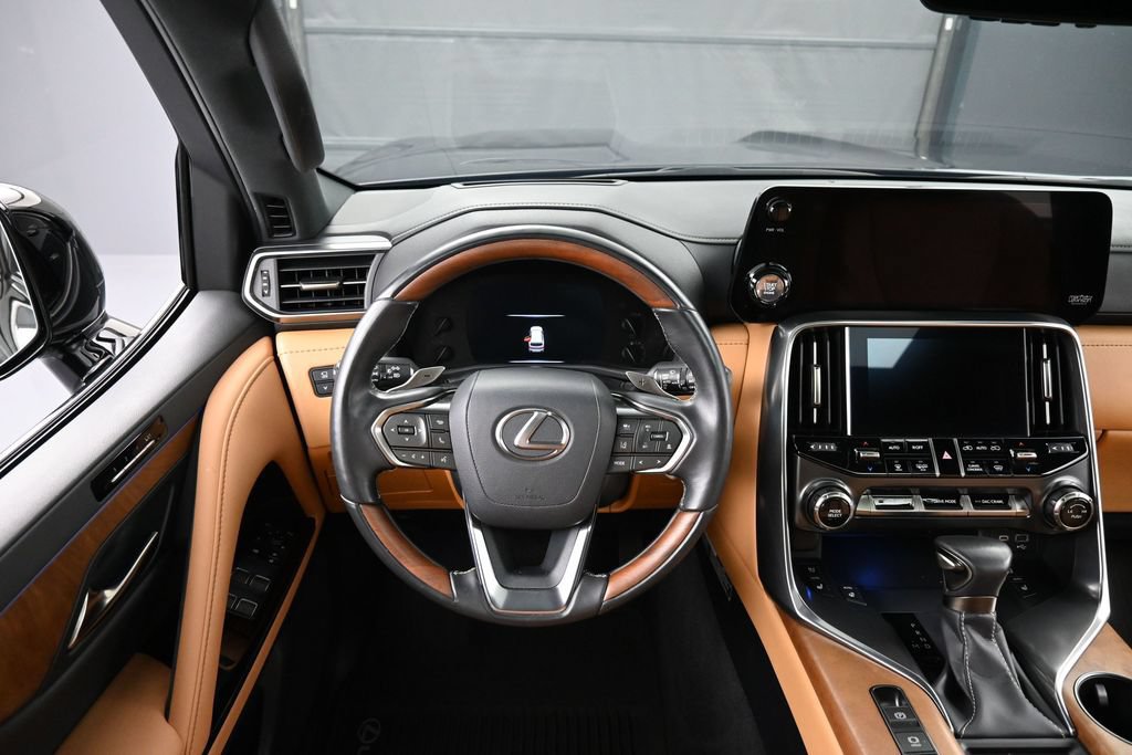 Used 2024 Lexus LX 600 4WD w/ Appearance Package image 18