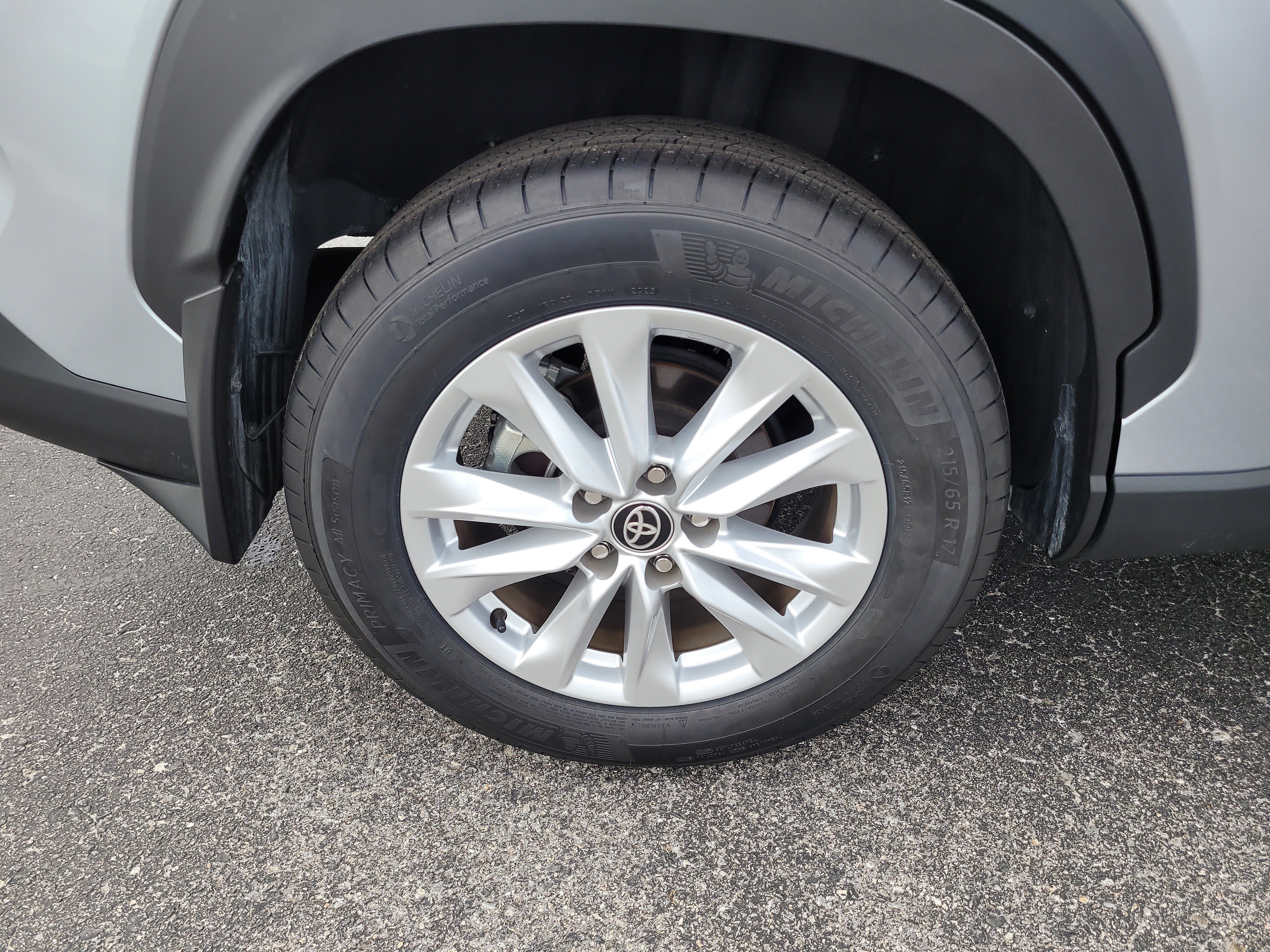 Certified 2024 Toyota Corolla Cross LE image 9