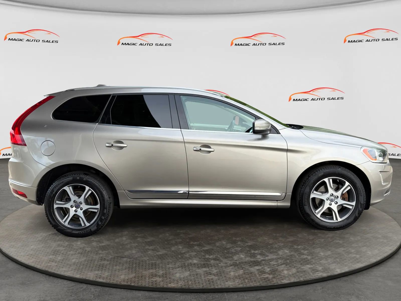 Used 2015 Volvo XC60 T6 Platinum w/ Protection Package AWD/4WD image 6