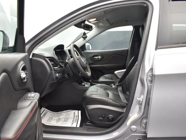 Used 2021 Jeep Cherokee Trailhawk w/ Premium Leather Package image 14