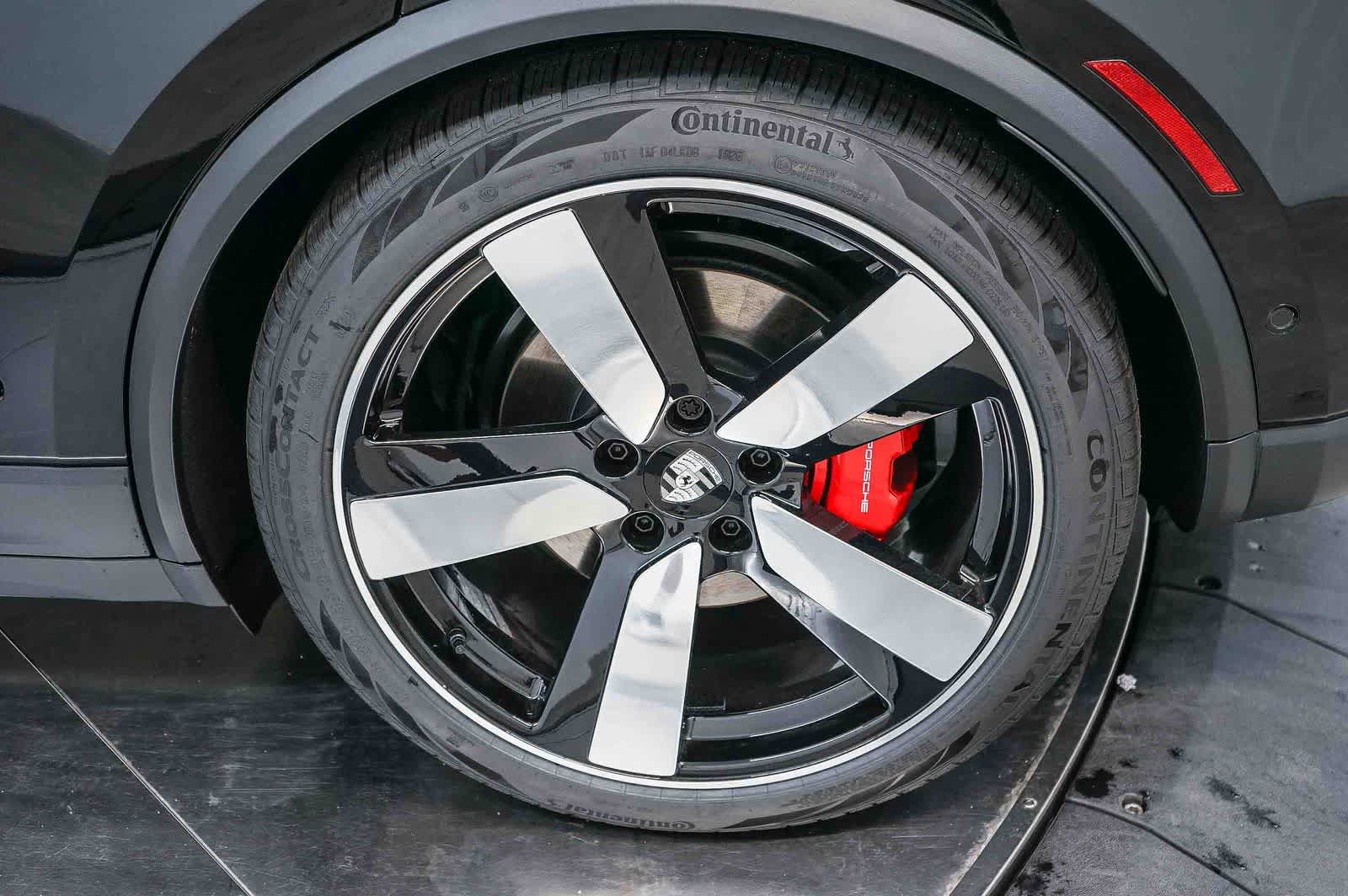 New 2026 Porsche Macan 4S Electric AWD/4WD image 13