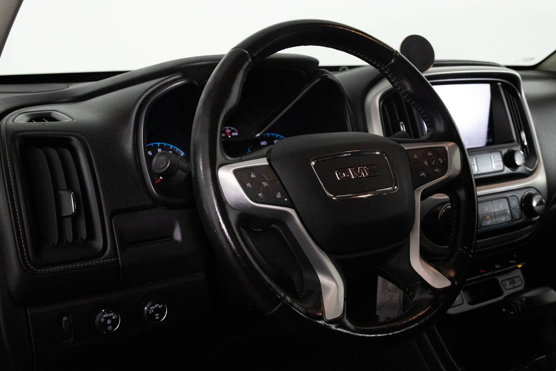 Used 2020 GMC Canyon SLT w/ Trailering Package image 32