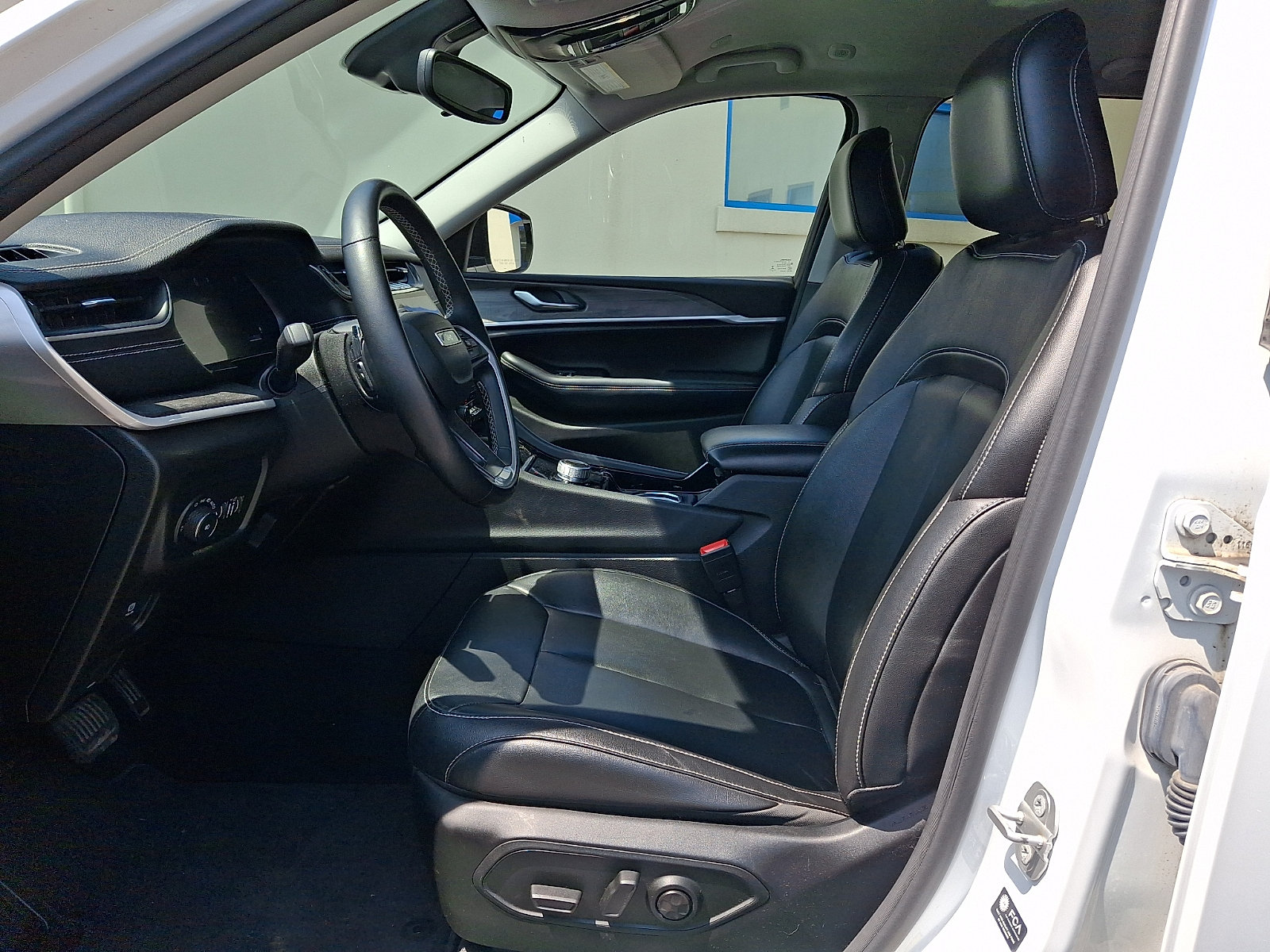 Used 2022 Jeep Grand Cherokee Limited AWD/4WD image 12