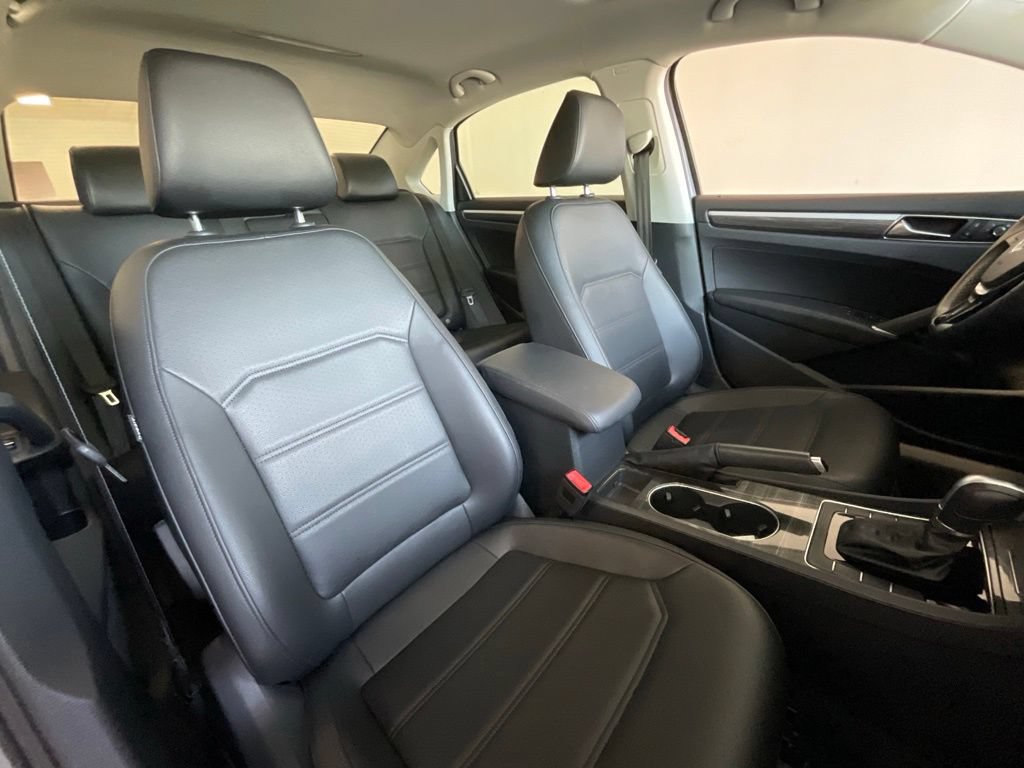 Used 2017 Volkswagen Passat 1.8T SE FWD image 18