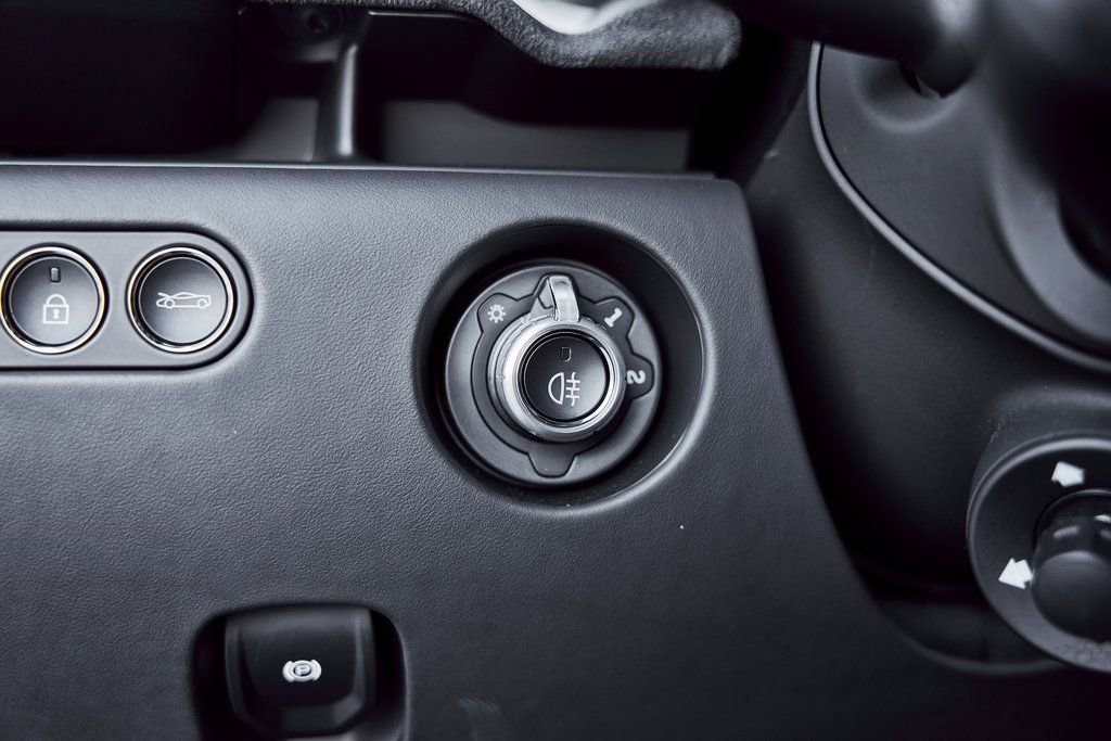 Used 2023 McLaren Artura RWD image 50