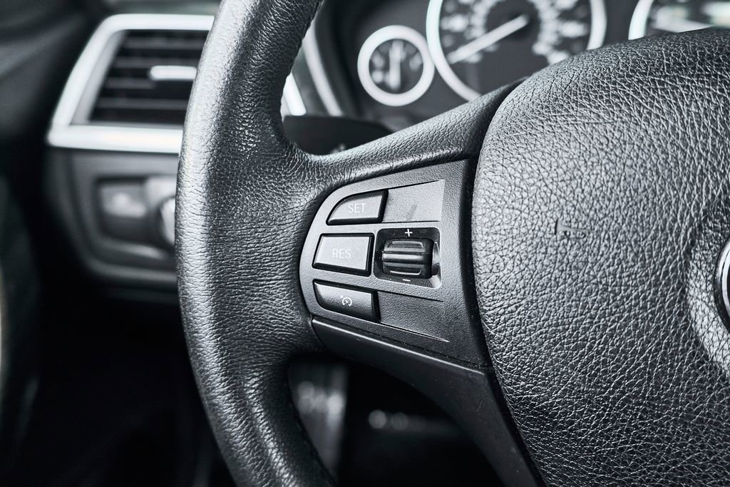 Used 2018 BMW 320i Sedan image 30