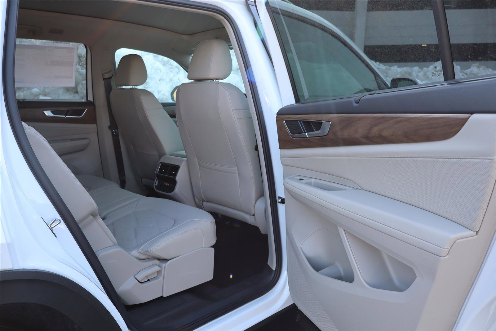 New 2026 Volkswagen Atlas SE image 28