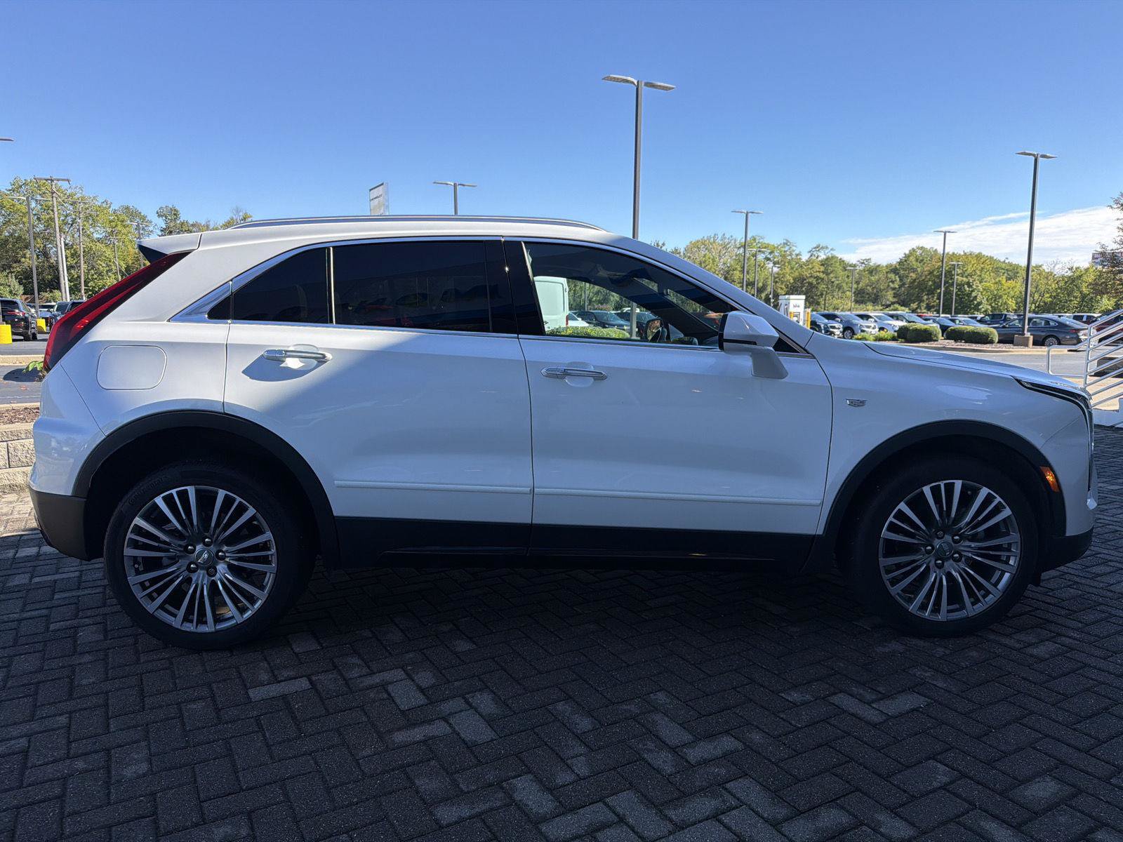 Used 2024 Cadillac XT4 Premium Luxury w/ Technology Package AWD/4WD image 6