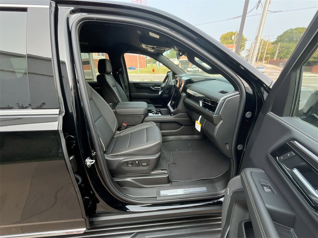 New 2025 GMC Yukon Elevation image 44