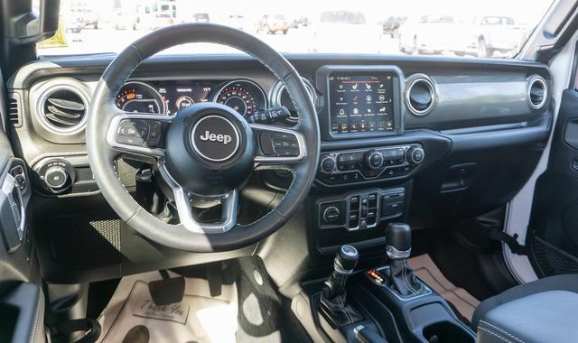Used 2023 Jeep Wrangler Unlimited Sahara w/ Cold Weather Group AWD/4WD image 13