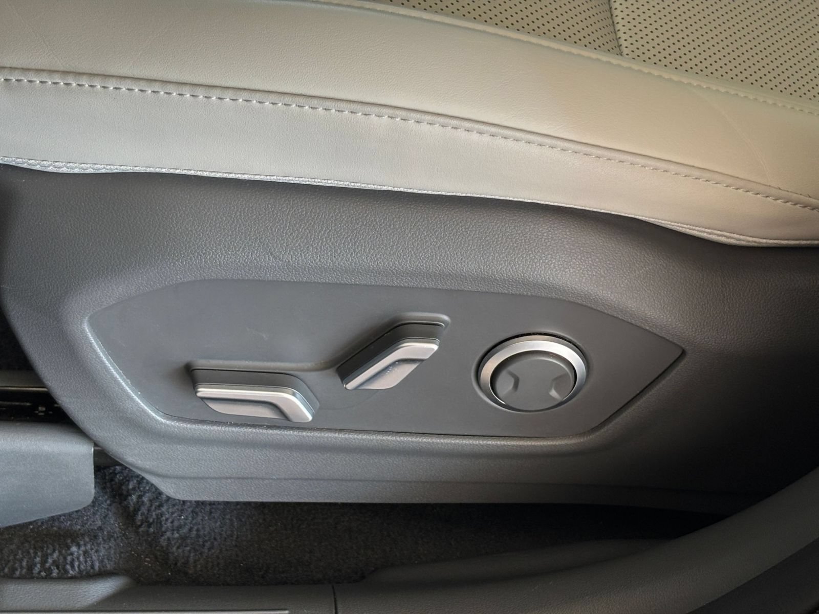 Used 2026 Hyundai Santa Fe SEL FWD image 23