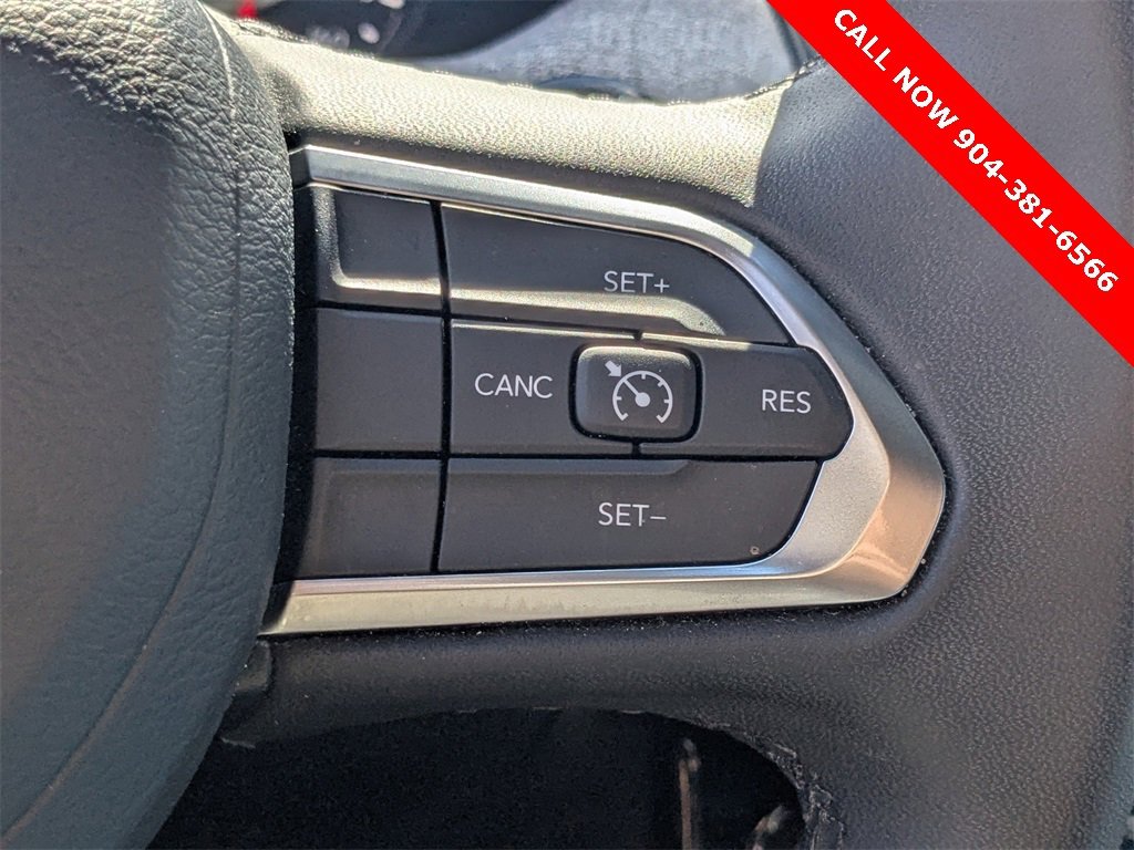 Used 2024 Jeep Compass Latitude image 25