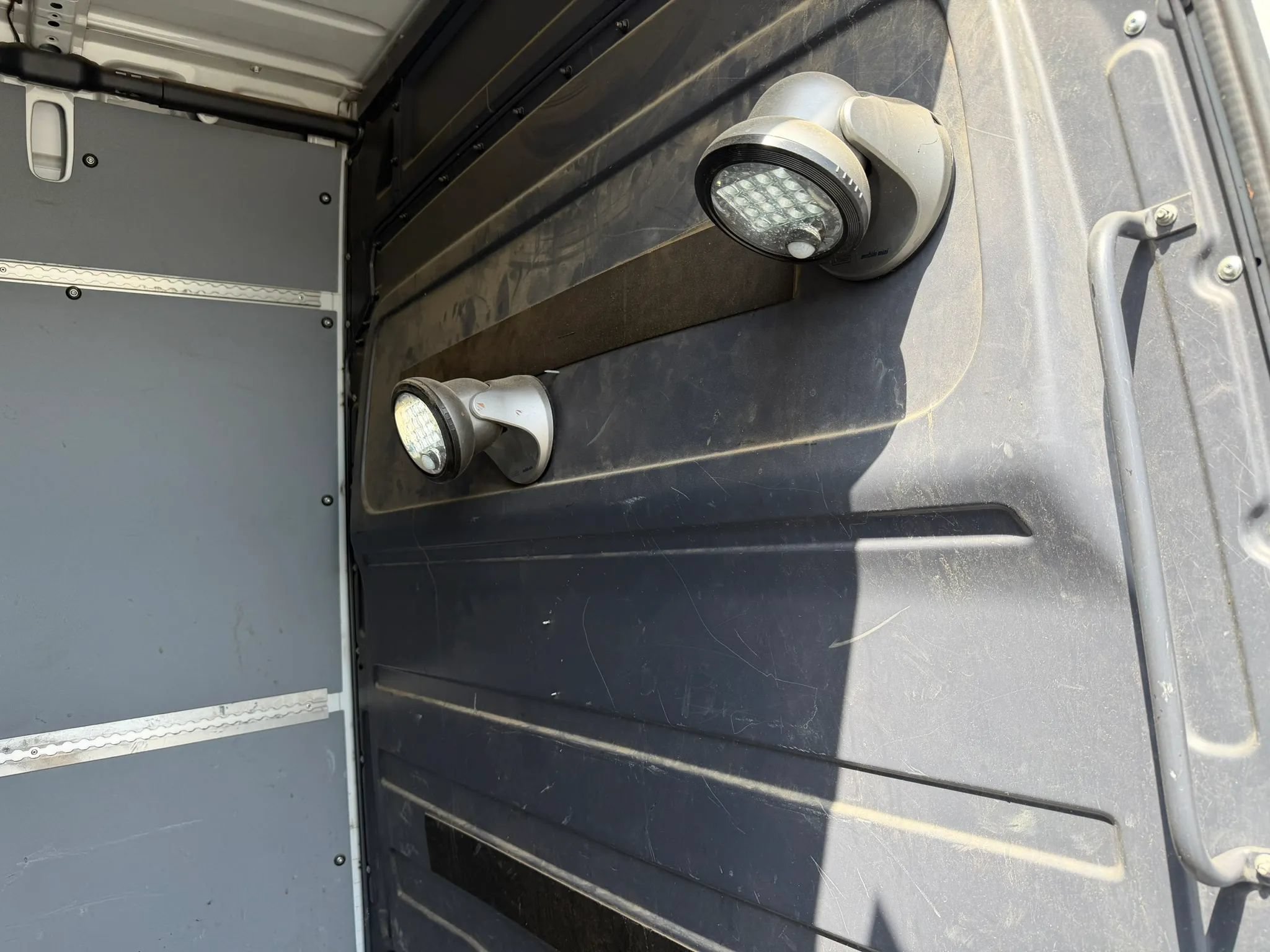 Used 2014 Freightliner Sprinter 2500 RWD image 11